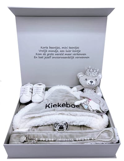 Grijs luxe kraamcadeau met babydeken omslagdoek, speen, babyschoentjes, speenkoord en knuffel - unisex geboortekado