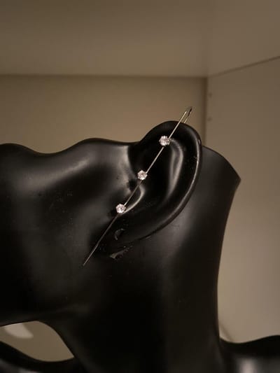 Lange manchetpin met 3 balletjes || Make up | Parfum | Moederdag | Verjaardagscadeau| Cadeautje| Valentijnsdag| Kado | sieraden | vaderdag | oorbellen | oorsieraden