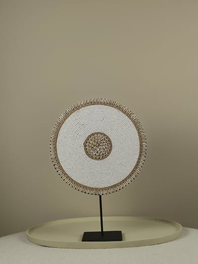 Blitzdeco - Kralen Ornament - Snowy - Handgemaakt - Wit - Vrijstaand op Standaard - 30CM