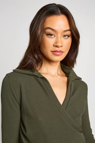 boohoo Dames Lange Crinkle Wikkel Top En Wijduitlopende Broek Co-ord | Kaki | Maat: 40
