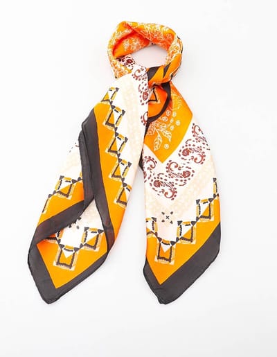 Dames neksjaal Viola fantasiemotief oranje wit zwart beige bordeauxrood 70x70