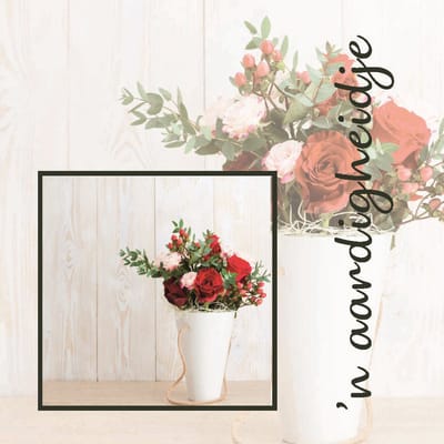 Luxe Bloemenkaartje - "'N Aardigheidje" - Cadeaukaartje - 20 Stuks - Bedankt Kaartjes - Bloemen - 7x7cm - Met Boorgaatje