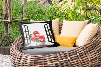 Buitenkussens - Tuin - Doorkijk - Auto - Rood - Cadeaus - Winterlandschap - Kerst - 50x30 cm