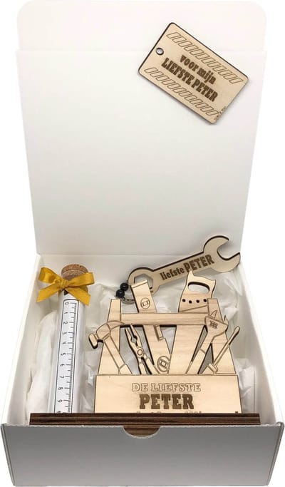 Geschenkbox liefste PETER | oker | GEREEDSCHAP | liefste peter | peter vragen | peter worden | peetoom vragen | peettante worden | cadeau | geschenkdoos | giftbox | allerliefste peter