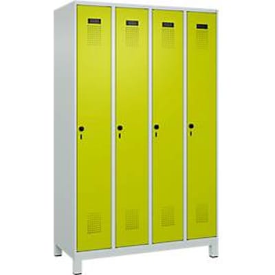 C+P Evolo Plus garderobekast, 4 vakken, 300 mm vakbreedte, met poten, rechts scharnierend, veiligheidsdraaigrendel, soft-close, inbraakwerend, B 1200 x D 500 x H 1950 mm, lichtgrijs RAL 7035/kleedgroen RAL 1108060