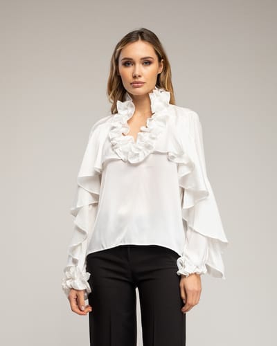 Blouse met print, ajoursteek op de borst, een kraag met ruches en batist-details