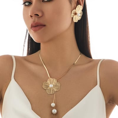 Ingemark Romantische Bloemblaadjes Imitatie Parel Hanger Choker Ketting Oorbellen Vrouwen Trendy Kpop Slangenhuid Ketting Sieraden Set beige