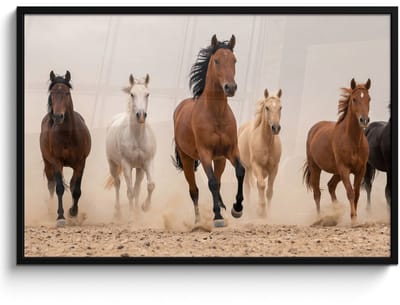 Poster in lijst - Fotolijst 120x80 cm - Posters - Kudde paarden - Stofwolk - Bruin - Zwart - Posterlijst zwart - Decoratie - Wanddecoratie woonkamer - Muurdecoratie slaapkamer