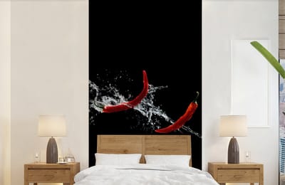 Behang - Fotobehang Chilipeper - Stilleven - Water - Zwart - Rood - Breedte 120 cm x hoogte 240 cm