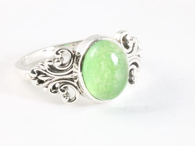 Fijne bewerkte zilveren ring met jade - maat 15.5