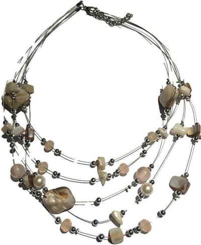 Ketting beige schelpkralen