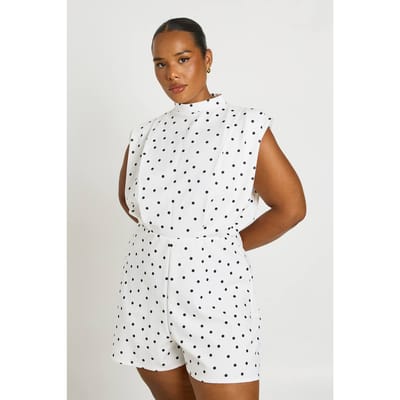 boohoo Dames Plus Polkadot Playsuit Met Geplooide Details En Getailleerde Pasvorm | Wit | Maat: 56
