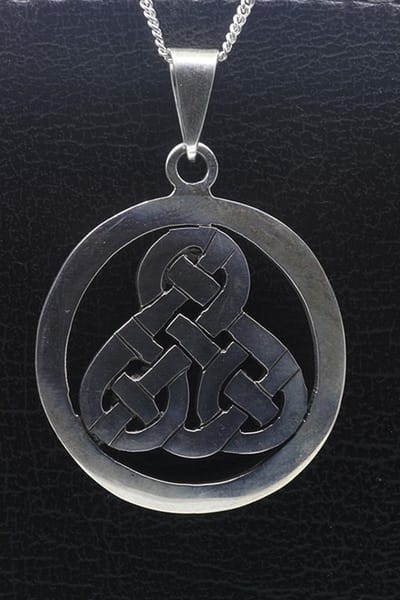 Zilveren Keltische knoop rond glad ketting hanger