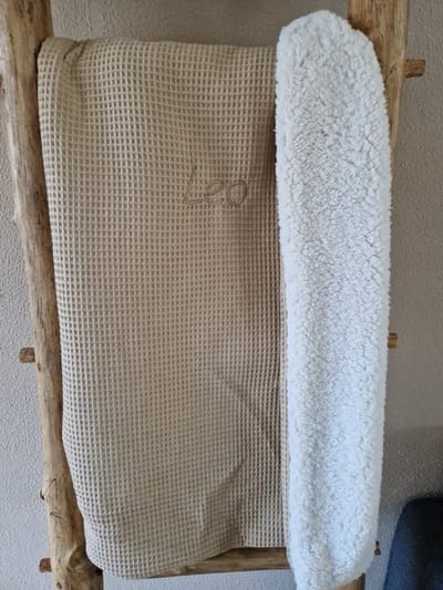 Gepersonaliseerde Baby Deken Zand /Teddy – Met Naam – Zachte Babydeken – Kinderwagen & Wieg – 100x70cm – Uniek Kraamcadeau