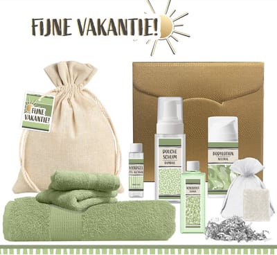 Geschenkset “Fijne vakantie!” - 9 producten - 800 gram | Wellness Vakantiepakket - Groot Strandlaken - Luxe Giftset Strand Badlaken - Cadeau voor haar - Zomer Cadeaupakket - Vakantie Pakket - Medewerkers Zorgwerkers Vrijwilligers - Gift Goud Groen