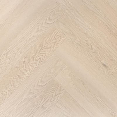Otium nxt noble visgraat Dryback pvc – 10715 Noble herringbone Dryback in blond eik is een verlijmbare PVC visgraatvloer die lichtheid en verfijning brengt in elk interieurproject