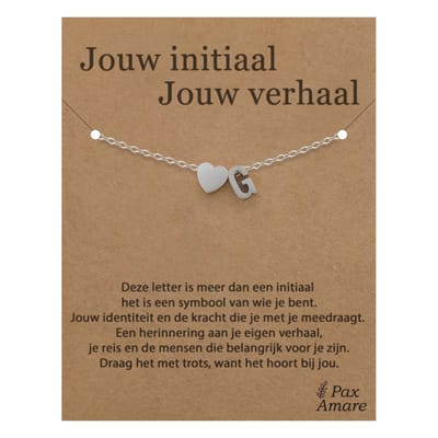 Letter G Armband op Cadeau Kaartje - Jouw initiaal, jouw verhaal - 15,5cm + 5,5cm verstelbaar Zilverkleurig Stainless Steel - Initiaal & Hartje Hanger - Pax Amare