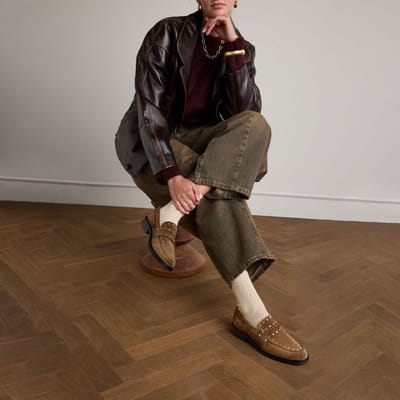 Manfield - Dames - Bruine suède loafers met goudkleurige studs - Maat 36