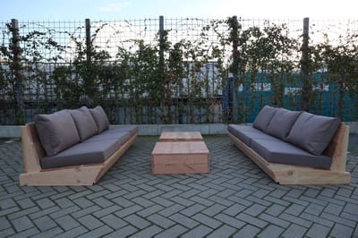 Set van 2 bankjes 180cm & 2 tafels “Sauna” van douglas hout – Taupe kussens – relax bank set – Loungebank – Lage zetel – 6 persoons