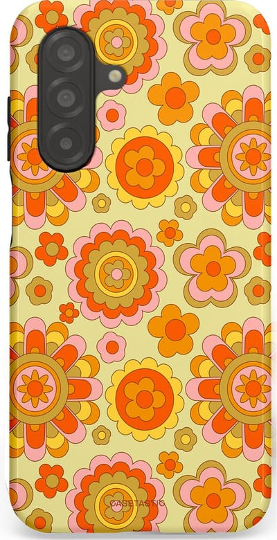 Casetastic Hoesje Geschikt voor Samsung A26 - Stijlvolle Beschermende Duo-layer Case - Retro Oranje Bloemen