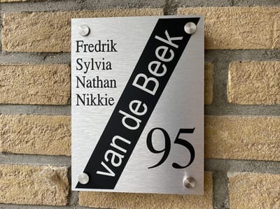 Naambordje / huisnummer voordeur balk Rvs look 15x20cm