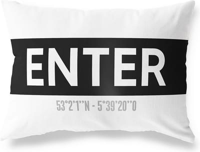 Tuinkussen ENTER - OVERIJSSEL met coördinaten - Buitenkussen - Bootkussen - Weerbestendig - Jouw Plaats - Studio216 - Modern - Zwart-Wit - 50x30cm