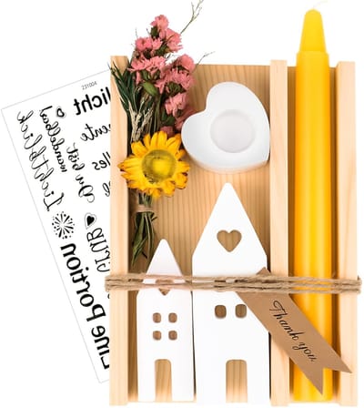 Dailygoods - Kaarsen Cadeauset voor Vrouwen - Decoratieve Stompkaarsen en Kandelaar in Houten Doos