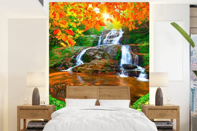 Behang - Fotobehang Natuur - Waterval - Stenen - Mos - Bladeren - Groen - Breedte 205 cm x hoogte 280 cm
