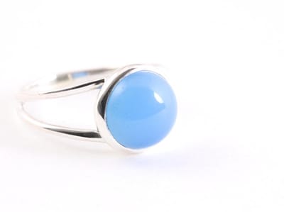 Fijne opengewerkte zilveren ring met blauwe chalcedoon - maat 17.5
