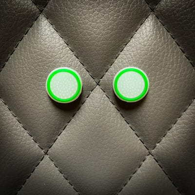 Gaming Thumb Grips - geschikt voor Playstation (PS3, PS4, PS5), Xbox (360, One, X/S) & Nintendo Switch controllers - 1 set = 2 duimgrips - wit/groen