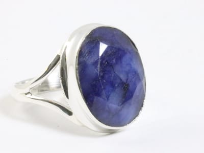 Ovale zilveren ring met blauwe saffier - maat 16.5