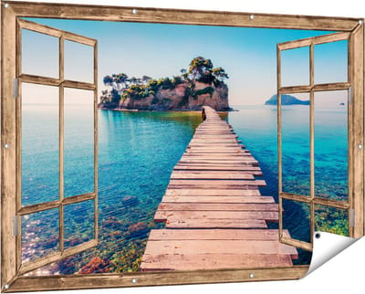 Gards Tuinposter Doorkijk Pad op het Water naar een Grieks Eiland - 150x100 cm - Tuindoek - Tuindecoratie - Wanddecoratie buiten - Tuinschilderij