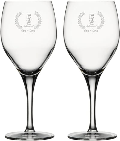 Gegraveerde witte wijnglas 34cl Opa + Oma 5 jaar getrouwd