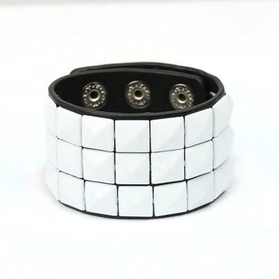 Europese en Amerikaanse Nieuwe Punk Meerkleurige Vierkante Nagel Armband Gepersonaliseerde Fiets Bar Sieraden Mannen Armband 1PCS wit