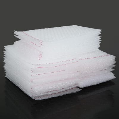 100x Luchtkussen Enveloppen 13x18 cm Zelfsluitend Voor Verzenden en Verpakken