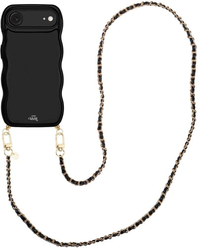 xoxo Wildhearts Glossy Wavy Cord Case Black - Geschikt voor iPhone Air - Classic Chain - Lang koord - Glimmend telefoonhoesje met golven - Hoesje met koord - Zwart met gouden ketting - Telefoonkoord - Lange variant koord