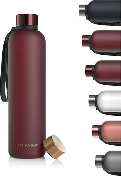 LARS NYSØM Blæst Ultralichte tritan-waterfles 1000ml - BPA-vrij, lekvrij, geschikt voor koolzuurhoudende dranken - Inclusief 2 deksels (Berry Red/Gold)