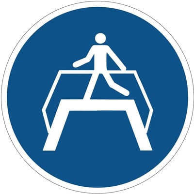 Voetbrug gebruiken verplicht gebodsbord - M023 | gecoat dibond materiaal | 10 cm