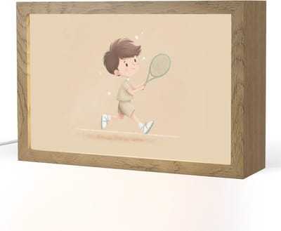 Nachtlampje 30x20 cm - Kinder lampje - Tennis - Jongen - Sterretjes - Tafellamp kinderkamer - Slaapkamer lamp - Bedlamp kinderen - Kinderlampje stopcontact - Wandlamp babykamer - Nachtlampjes