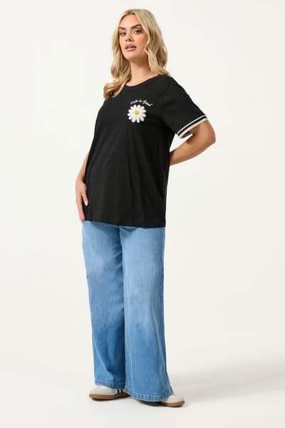 Yours Zwart 'Life Is Good' Varsity Tshirt Met Madeliefjes Size 42