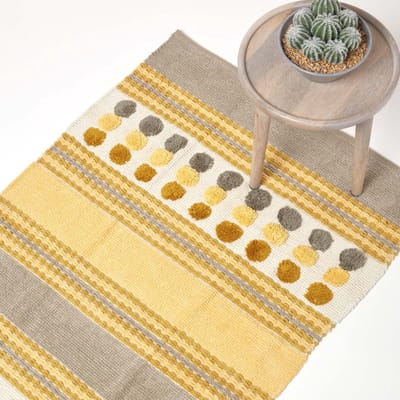 Homescapes Handgetuft grijsgeel chenille vloerkleed met strepen en cirkelspatroon, 90 x 150 cm