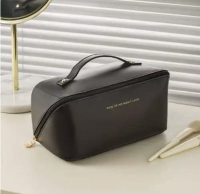 Luxe Make-up Tas Zwart + Beauty Blender Spons - Toilettas - Reistas - Tas Voor Toilet Artikelen - Beauty case - Cosmetica tas - Handige Make-up Tas - Make-up Organizer - Skincare Organizer - Reis Toilettas - Multifunctionele Make-up Tasje - Case Tool