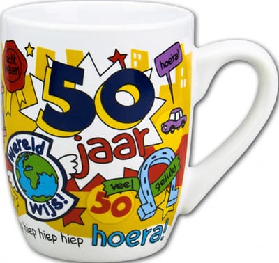 Mok - Snoep - Hoera 50 jaar Man - Cartoon - In cadeauverpakking met gekleurd lint