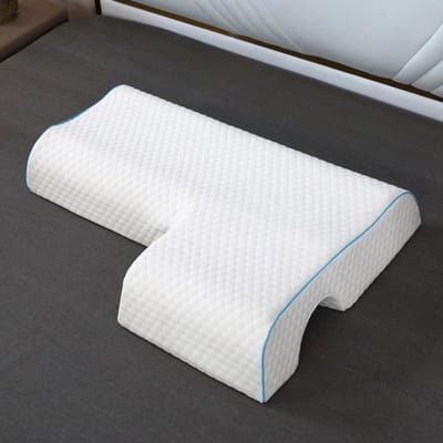 Oreiller de couple avec accoudoir en mousse à mémoire de forme, anti-pression des mains, soulagement des douleurs au cou, coussin cervical arqué pour dormir 65x49x12cm white