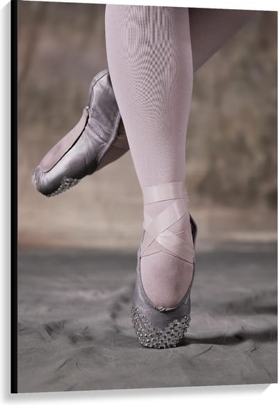 Canvas  - Ballerina op Spitzen - 80x120cm Foto op Canvas Schilderij (Wanddecoratie op Canvas)