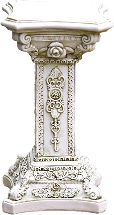 Romeinse zuil van hars, klassieke architectonische zuil met gesneden bloemenornament, sculpturaal, decoratief tentoonstellingsstuk, binnenkeuken, tuin, huwelijksceremonie voor buiten