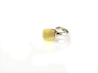 ring in zilver gerodieerd model carré geel