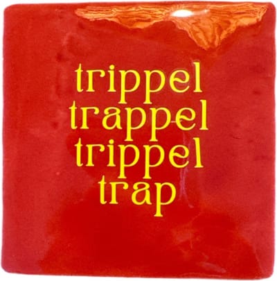 Hippe tegeltje met tekst: Trippel trappel trippel trap | Rood | Geel | Sinterklaas cadeau | Hippe Spreuktegel | Decoratie Sinterklaas | Sint en Piet | 5 december | Huisdecoratie Sint