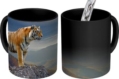Magische Mok - Foto op Warmte Mokken - Koffiemok - Tijger - Berg - Natuur - Landschap - Magic Mok - Beker - 350 ML - Theemok