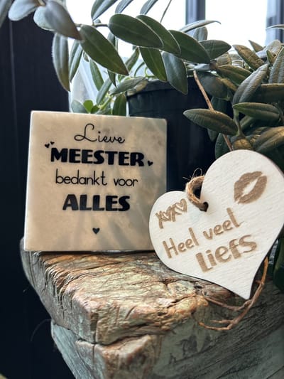 Creaties van Hier - Onderzetter - tegeltje - Meester - met houten hartje - Marmer